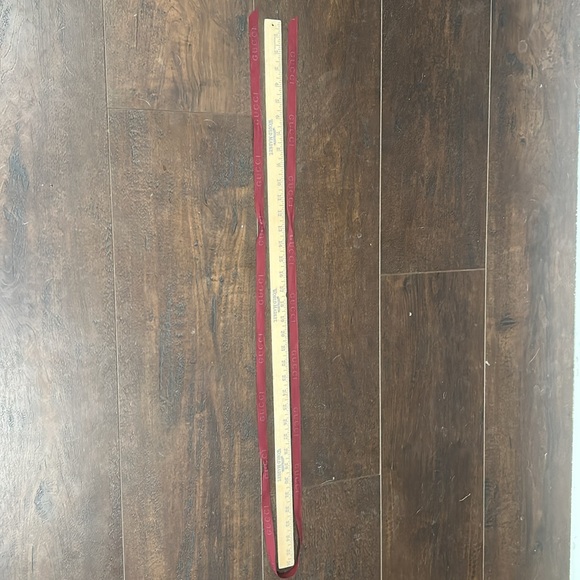 Gucci Red Ribbon - Picture 2 of 3